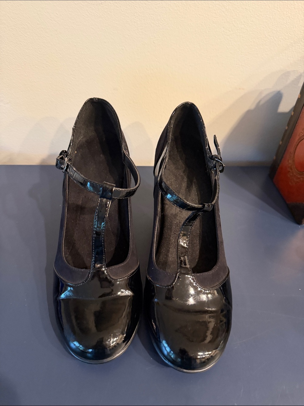 Aerosoles Classic Black Patent T-Strap Women's Pumps Size 8.5